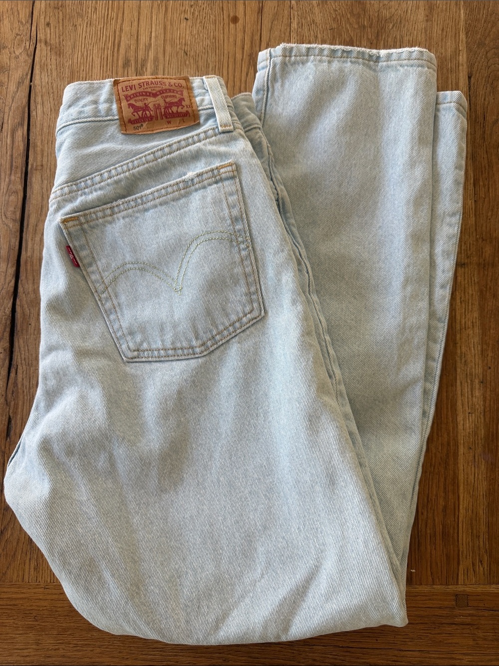 Levi’s Light Wash 501 Button Fly Jeans Size 28 x 30